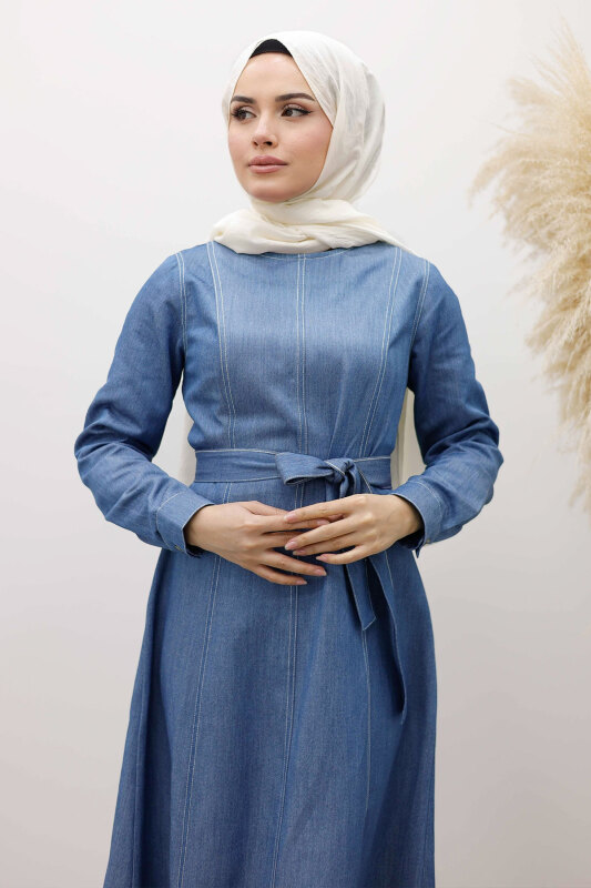Beli Kuşaklı Dikiş Detaylı Kot Elbise TSD260127 Açık Mavi - Tesettür Dünyası (1)
