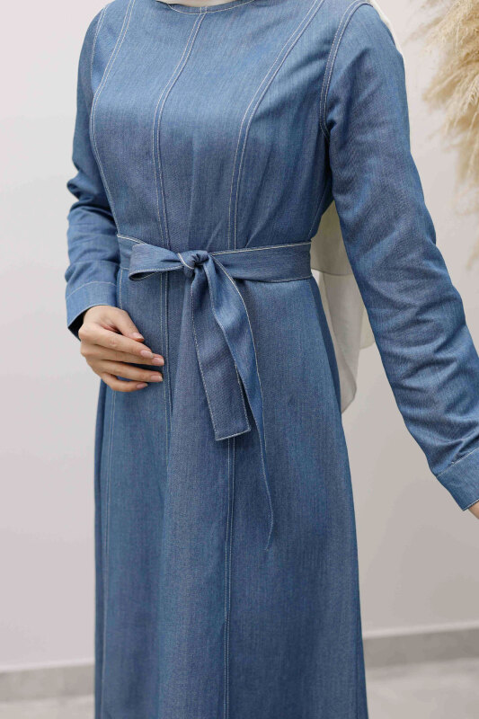 Beli Kuşaklı Dikiş Detaylı Kot Elbise TSD260127 Açık Mavi - 4