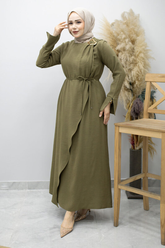 Broş Detaylı Kuşaklı Elbise TSD260198 Haki - 3