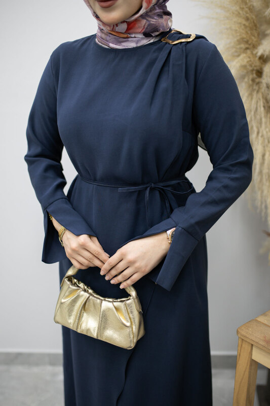 Broş Detaylı Kuşaklı Elbise TSD260198 Lacivert - 4