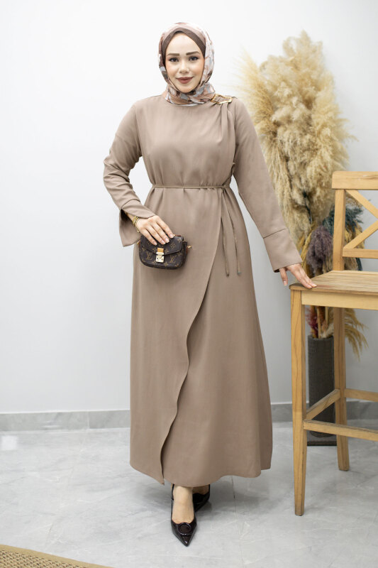 Broş Detaylı Kuşaklı Elbise TSD260198 Vizon - Tesettür Dünyası