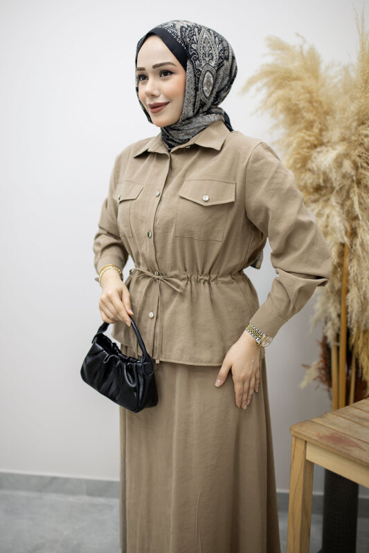 Cepli Beli Büzgülü Etekli Takım TSD260171 Vizon - Tesettür Dünyası (1)