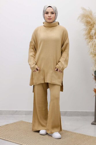 Çift Cepli Boğazlı Triko Takım TSD260109 Camel - Tesettür Dünyası