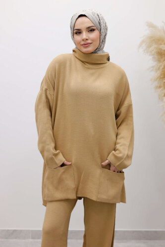 Çift Cepli Boğazlı Triko Takım TSD260109 Camel - Tesettür Dünyası (1)