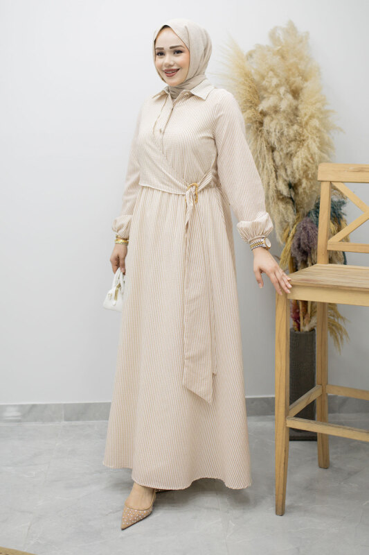 Çizgili Tokalı Gömlek Elbise TSD260196 Bej - Tesettür Dünyası