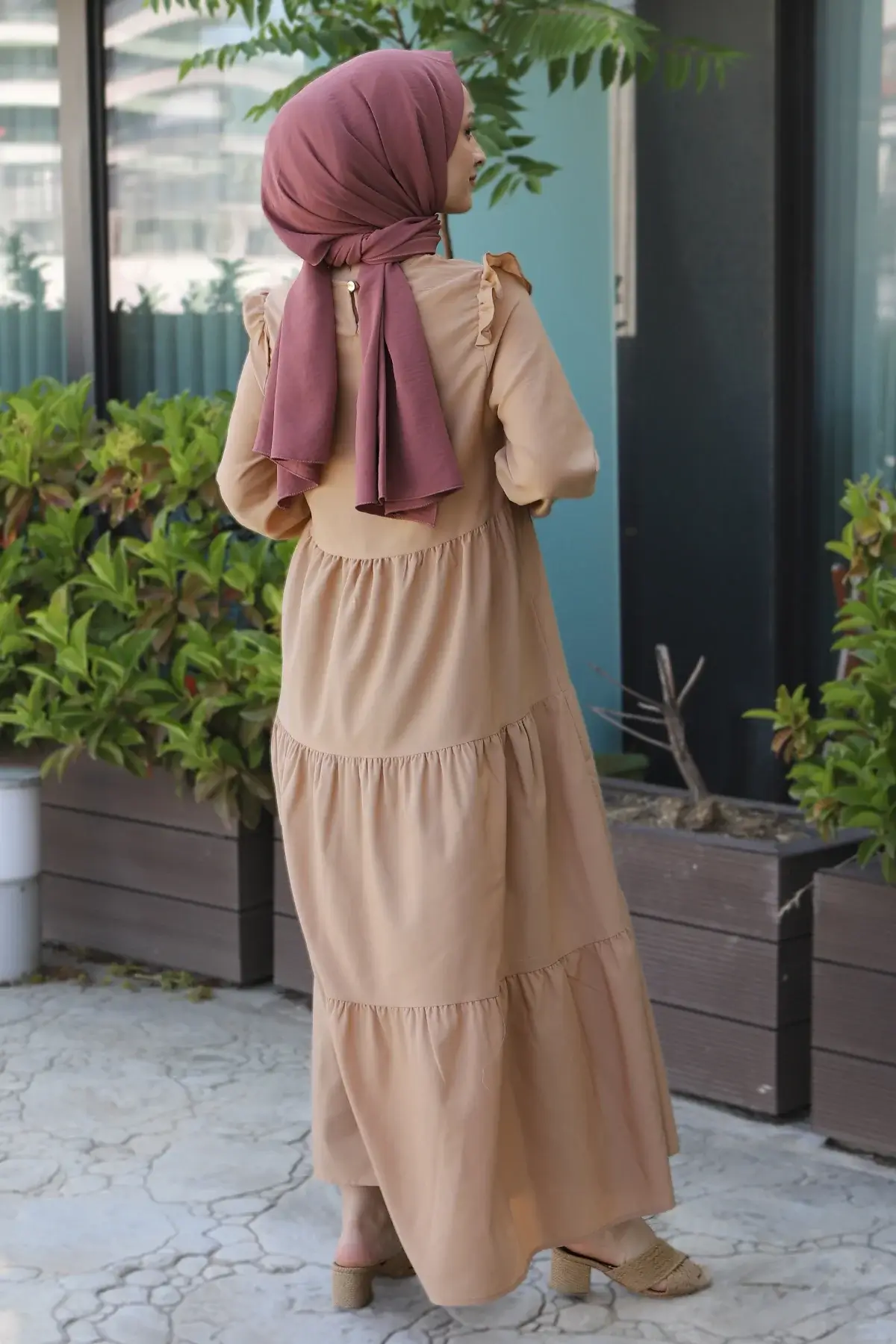 Omuzu Fırfırlı Elbise TSD220641 Camel - 5