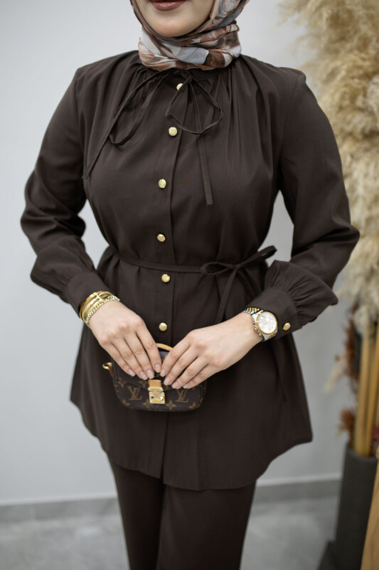 Yakası Bağlama Detaylı İkili Takım TSD260179 Kahverengi - 4